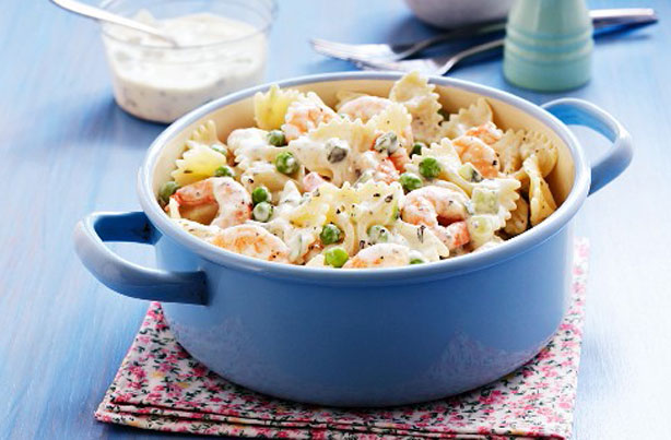 Farfelle with prawns and peas