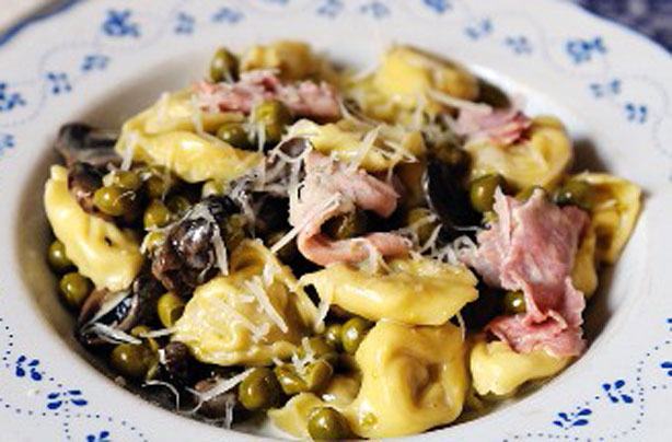 Tortellini with ham and mushroom
