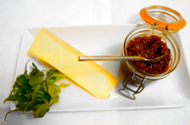 Fig, apple and apricot chutney