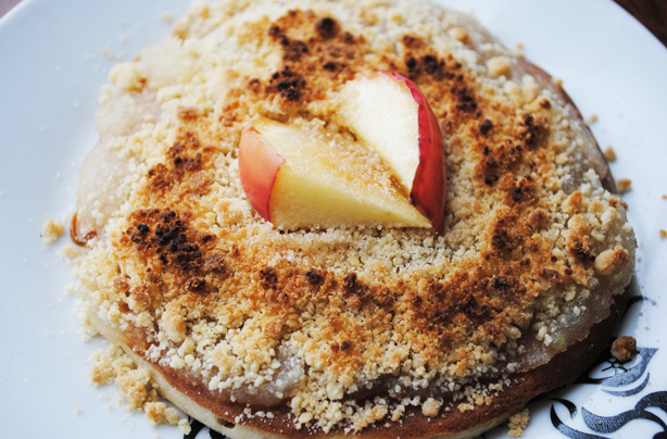 Apple crumble pancakes Apple crumble pancakes