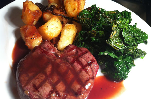 Venison steaks with red wine sauce