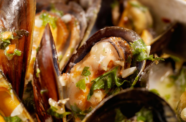 Curried mussels with pineapple and prawns