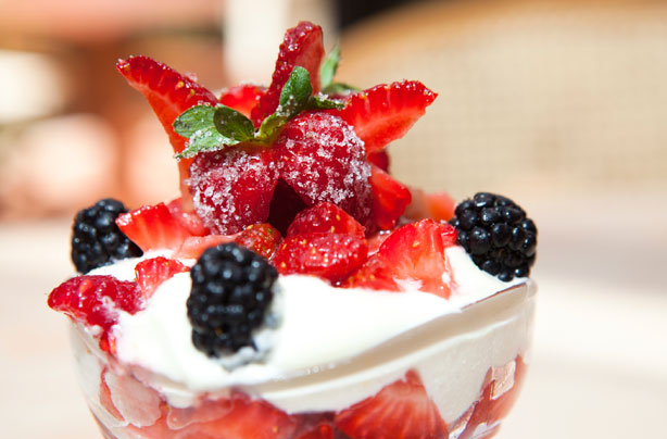 Easy strawberry sundaes
