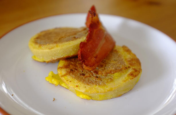 Eggy crumpets and maple bacon