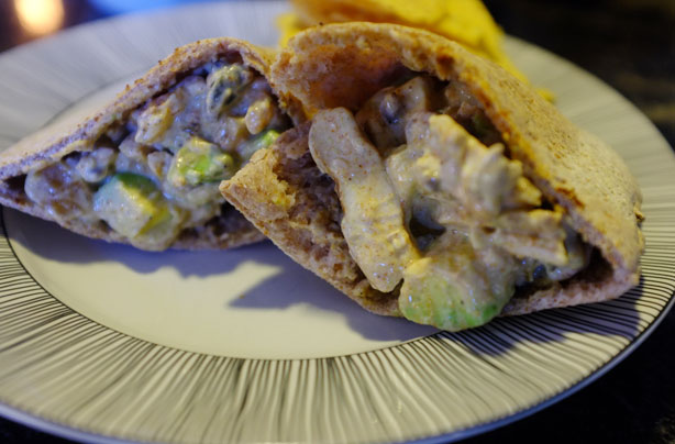 Low-fat coronation chicken pittas