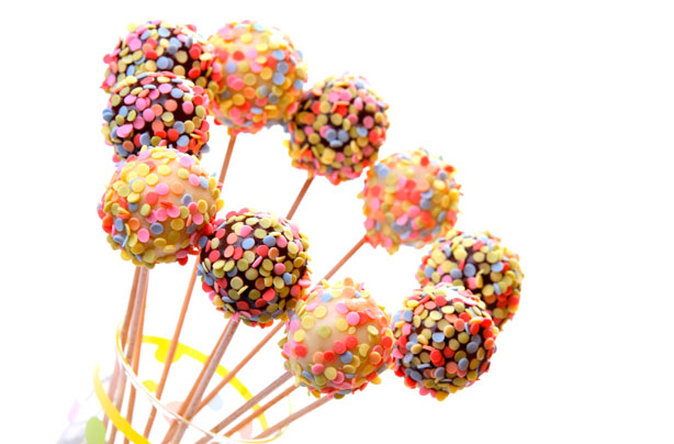 Madeira cake pops