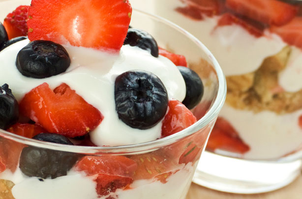 Fruity crunchy biscuit layer