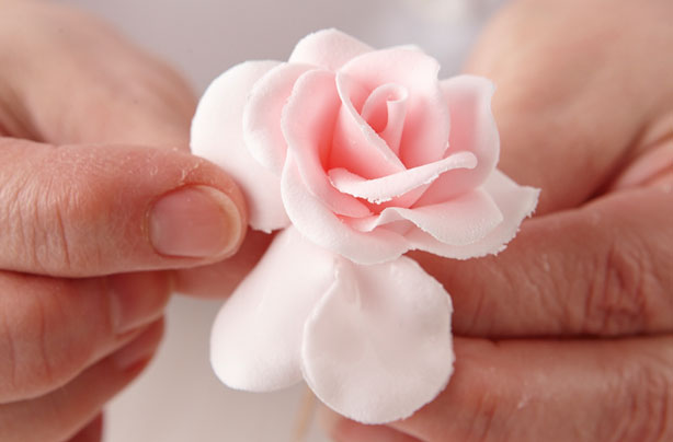 How to make a wedding cake