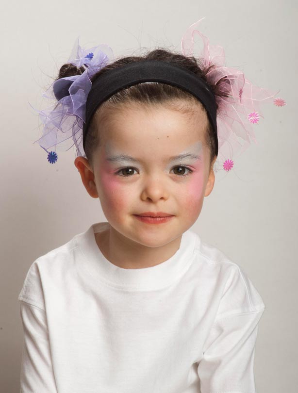 Butterfly face painting: step 1 Butterfly face painting: step 1
