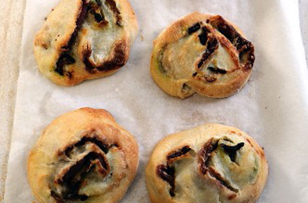Courgette and salami pastries