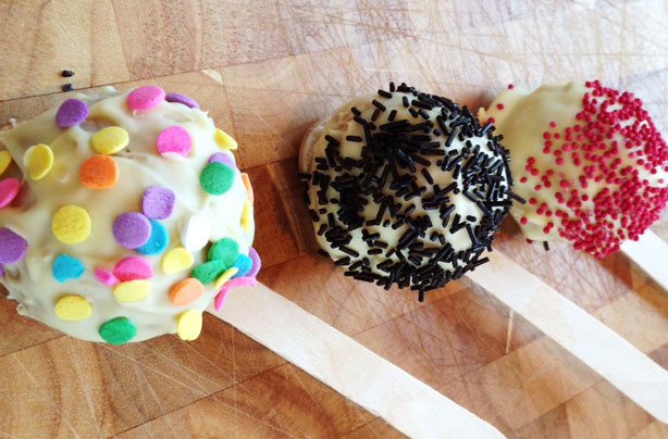 White chocolate cake spoons