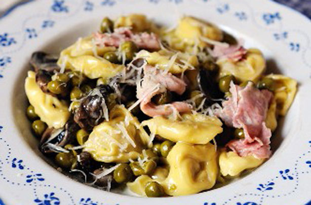 Tortelloni with ham and mushrooms Tortelloni with ham and mushrooms