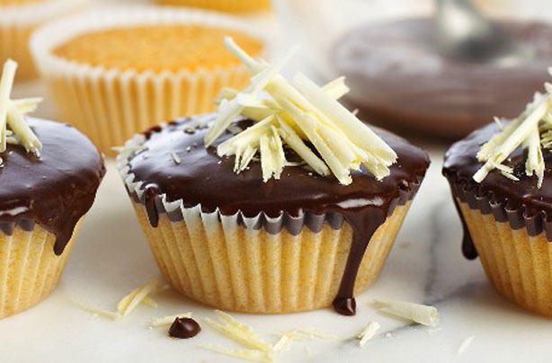 Chocolate and vanilla fairy cakes Chocolate and vanilla fairy cakes