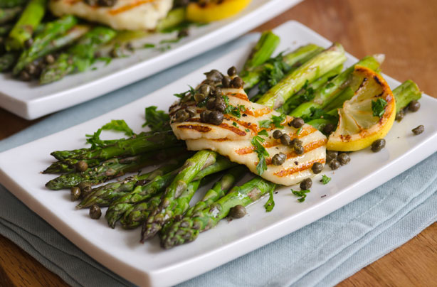 BBQ asparagus with halloumi BBQ asparagus with halloumi