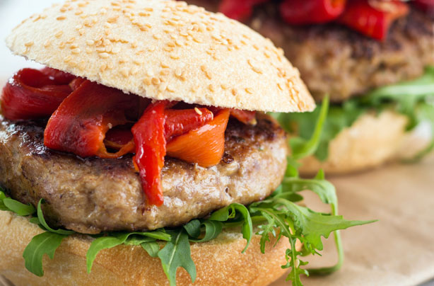 Lamb burgers with grilled peppers