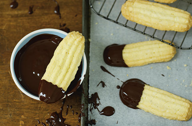 Chocolate-dipped Viennese finger biscuits Chocolate-dipped Viennese finger biscuits