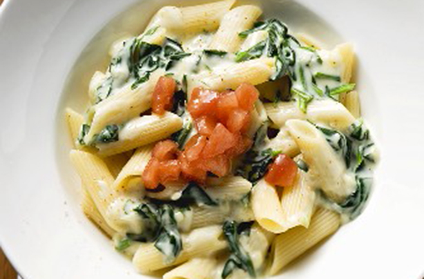 Penne pasta with spinach and cream