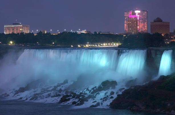 Niagra Falls lit up blue to celebrate the birth of the royal baby Niagra Falls lit up blue to celebrate the birth of the royal baby