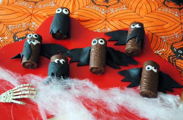 Halloween-recipes-mini-roll-bats Halloween-recipes-mini-roll-bats