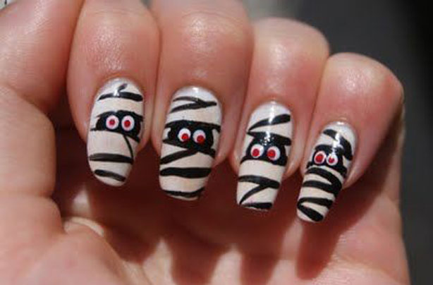Mummy Halloween nails Mummy Halloween nails