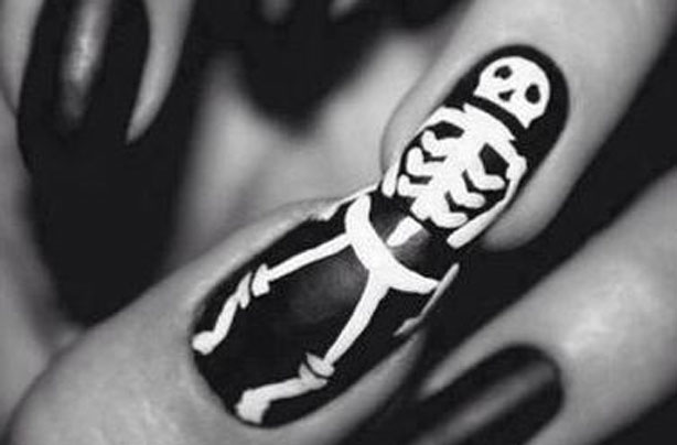 Skeleton Halloween accent nails Skeleton Halloween accent nails
