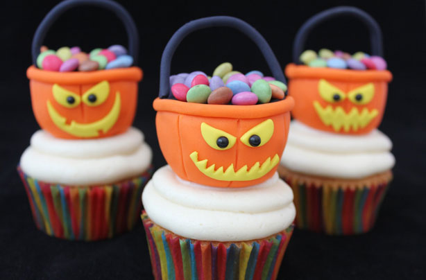 Halloween treat tub cupcakes
