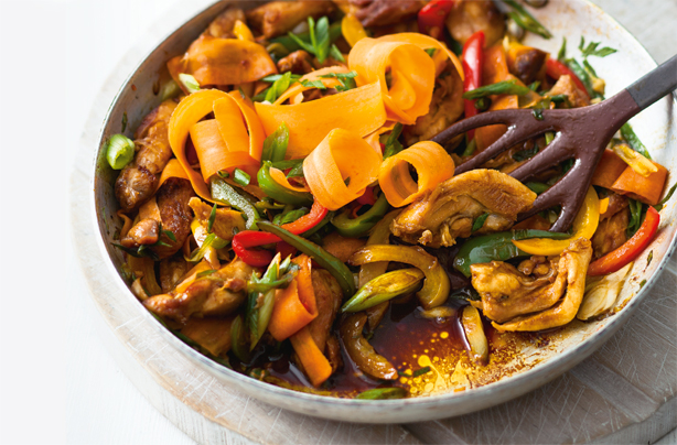 Chinese-style chicken with vegetables and noodles