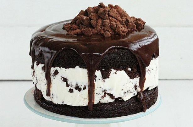 20 seriously sexy cakes you won't want to share