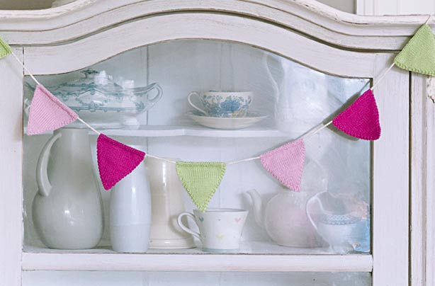 Knitted bunting pattern