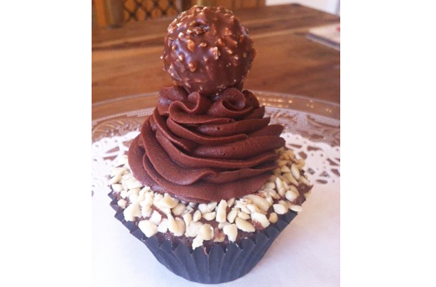 Simply Eat and a Piece of Cake Simply Eat and a Piece of Cake