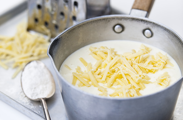 how do you make cheese sauce from shredded cheese