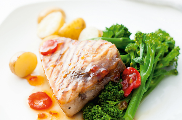 Sweet chilli fish with broccoli and potatoes Sweet chilli fish with broccoli and potatoes