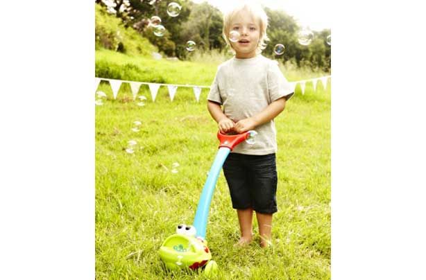 50 outdoor toys for Summer: Push Along Bubble Blower 50 outdoor toys for Summer: Push Along Bubble Blower