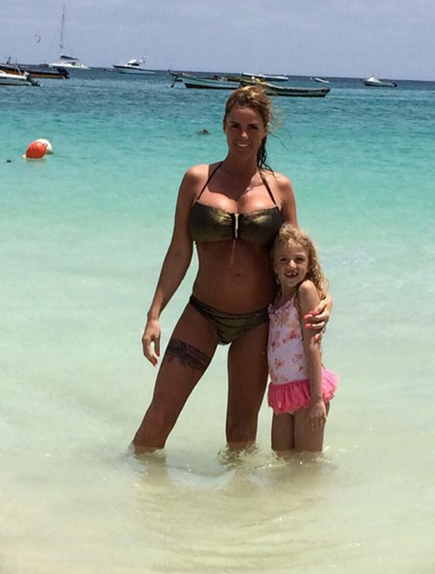 Katie Price pregnant with Princess on holiday Katie Price pregnant with Princess on holiday