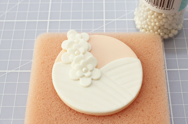 Bride and groom cupcakes Bride and groom cupcakes