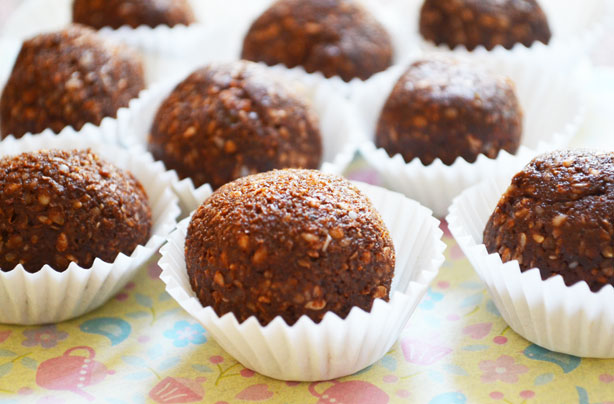 Raw brownie bites Raw brownie bites