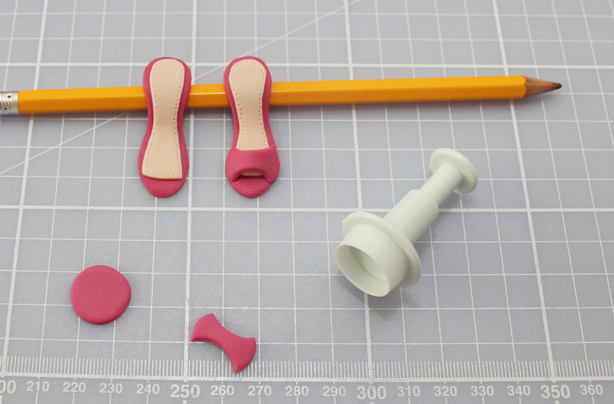 Shoes and handbag cake decorations - goodtoknow
