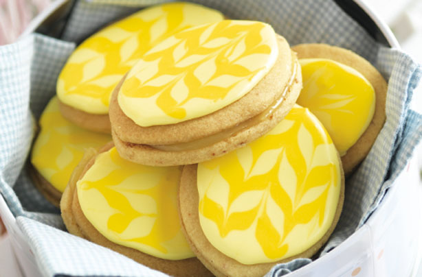 Lemon curd biscuits