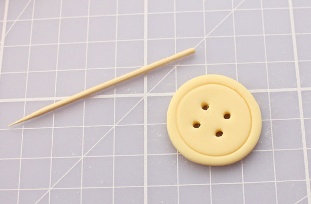 How to make button cupcake decorations How to make button cupcake decorations
