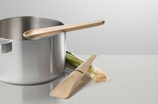 Hang around Kitchenware - Set spatula and spoon - Muuto £25.00 Hang around Kitchenware - Set spatula and spoon - Muuto £25.00