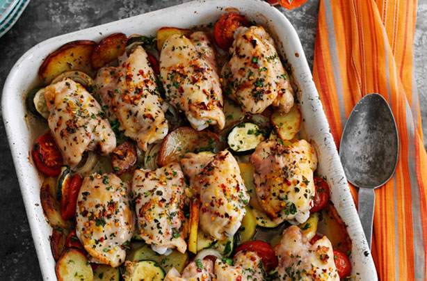 Slimming World's rustic garlic chicken tray bake