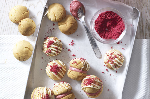 Raspberry and almond Christmas kisses Raspberry and almond Christmas kisses