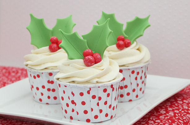 Holly cupcakes Holly cupcakes