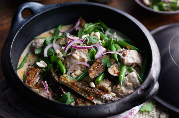 Thai chicken curry with aubergine and green beans Thai chicken curry with aubergine and green beans