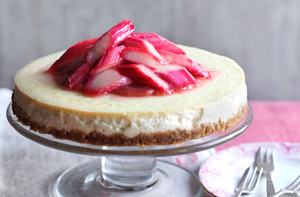 Baked vanilla cheesecake with rhubarb and ginger compote