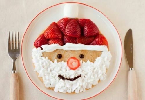 Looking for a little Christmas morning inspiration? These fantastic pancakes will make getting breakfast into the kids a breeze! || Santa pancakes via GoodToKnow || Christmas Breakfast: 10 Pancakes Kids Will Love! || Letters from Santa Holiday Blog