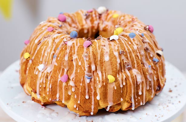 Hot croissant ring cake Hot croissant ring cake