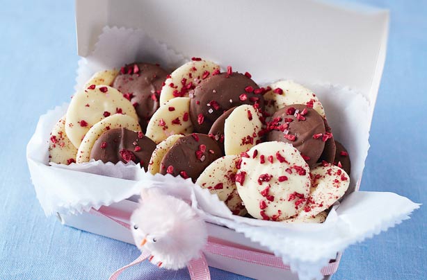 Homemade chocolate buttons Homemade chocolate buttons