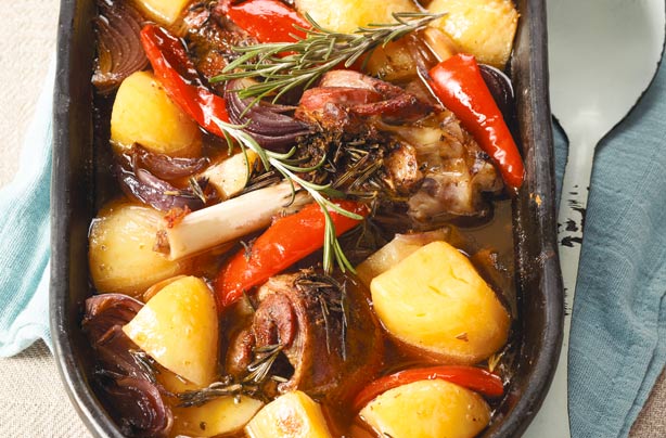 Pot-roasted lamb with potatoes and rosemary Pot-roasted lamb with potatoes and rosemary