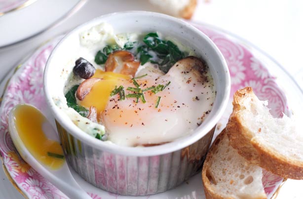 Baked eggs with spinach and mushrooms Baked eggs with spinach and mushrooms